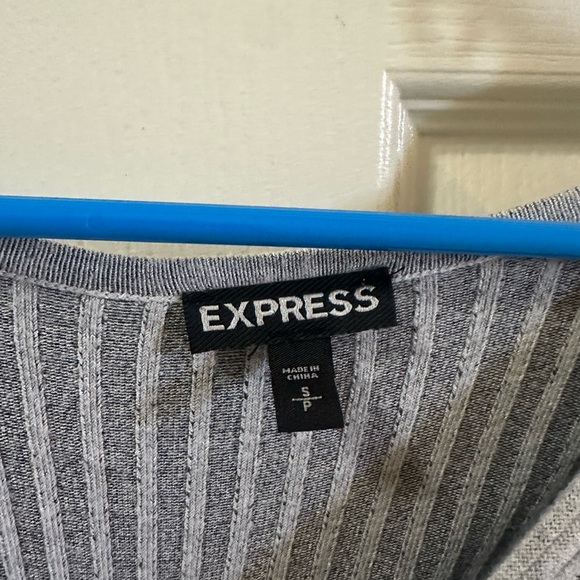 Express Gray Ribbed V-Neck Sweater - Picture 2 of 3